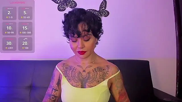 Snapshot of Miiel_rosa chatting on 24, 10, 2025 Miiel rosa online show from 24, 10, 2025