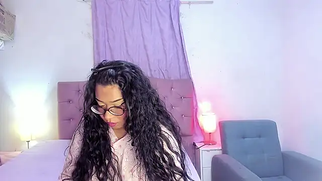 Snapshot of Latinabombsheell chatting on 28, 4, 2026 Latinabombsheell online show from 28, 4, 2026
