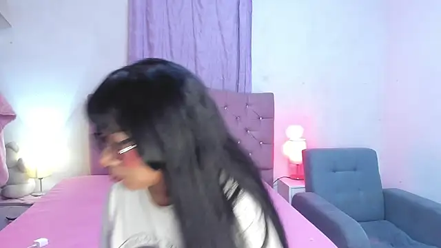 Snapshot of Latinabombsheell chatting on 3, 6, 2026 Latinabombsheell online show from 3, 6, 2026