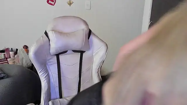 Andreina Suann online show from 11, 11, 2025