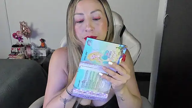 Andreina Suann online show from 28, 11, 2025