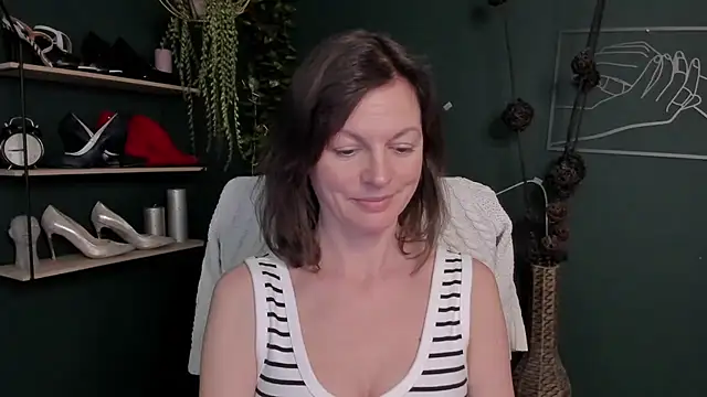 Snapshot of VivianWILD chatting on 11, 3, 2025 VivianWILD online show from 11, 3, 2025