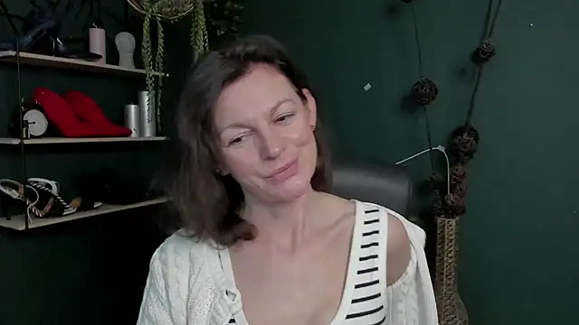 Snapshot of VivianWILD chatting on 11, 3, 2025 VivianWILD online show from 11, 3, 2025