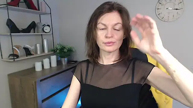 Snapshot of VivianWILD chatting on 4, 3, 2025 VivianWILD online show from 4, 3, 2025