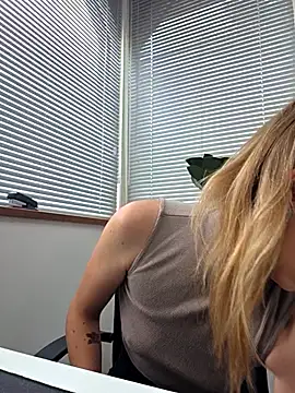 Snapshot of lucie_mehott chatting on 19, 5, 2026 lucie mehott online show from 19, 5, 2026
