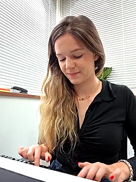 Snapshot of lucie_mehott chatting on 4, 5, 2026 lucie mehott online show from 4, 5, 2026