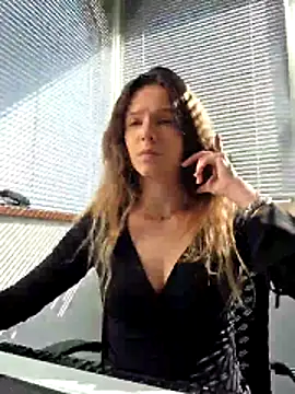 Snapshot of lucie_mehott chatting on 21, 5, 2026 lucie mehott online show from 21, 5, 2026