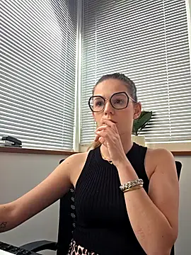 Snapshot of lucie_mehott chatting on 18, 5, 2026 lucie mehott online show from 18, 5, 2026
