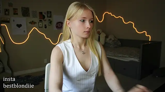 Snapshot of bestblonde chatting on 3, 3, 2025 bestblonde online show from 3, 3, 2025