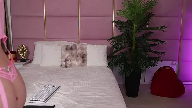 Elliblue online show from 18, 10, 2025