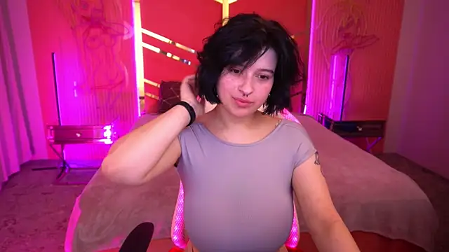 Miki Kivi online show from 2, 2, 2025