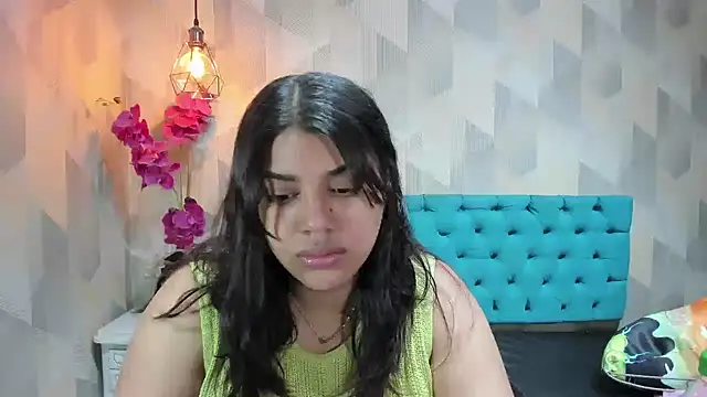 Snapshot of LindaBreeS chatting on 4, 4, 2026 LindaBreeS online show from 4, 4, 2026