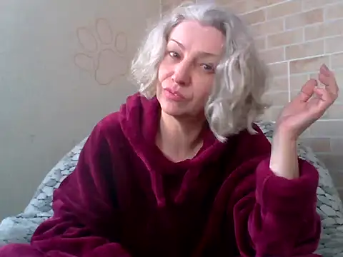 Lorie Carrie online show from 12, 2, 2026