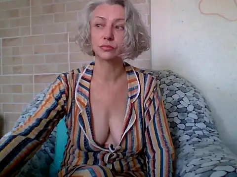 Lorie Carrie online show from 11, 7, 2026