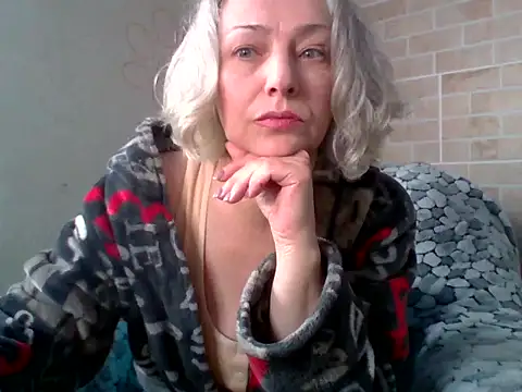 Lorie Carrie online show from 4, 3, 2026