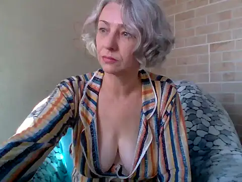 Lorie Carrie online show from 4, 10, 2025