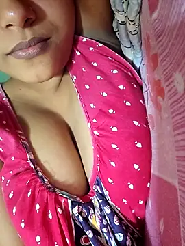 Snapshot of sexyindi_couple chatting on 1, 12, 2025 sexyindi couple online show from 1, 12, 2025