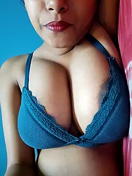 Snapshot of sexyindi_couple chatting on 9, 11, 2025 sexyindi couple online show from 9, 11, 2025