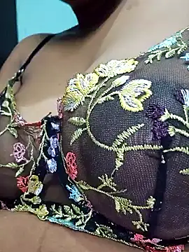 Snapshot of sexyindi_couple chatting on 13, 5, 2026 sexyindi couple online show from 13, 5, 2026