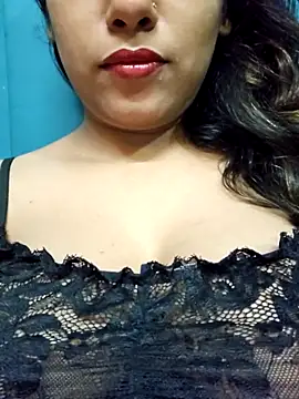 Snapshot of sexyindi_couple chatting on 5, 10, 2025 sexyindi couple online show from 5, 10, 2025