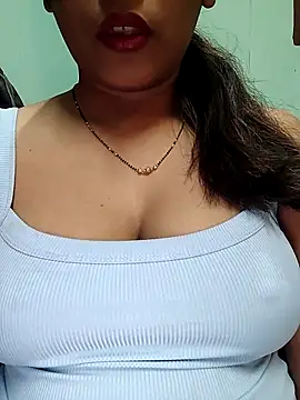 Snapshot of sexyindi_couple chatting on 7, 3, 2025 sexyindi couple online show from 7, 3, 2025