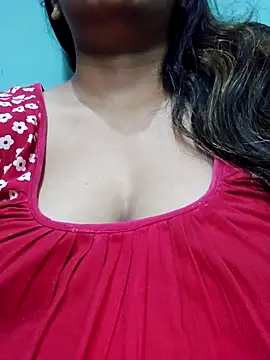 Snapshot of sexyindi_couple chatting on 29, 9, 2025 sexyindi couple online show from 29, 9, 2025