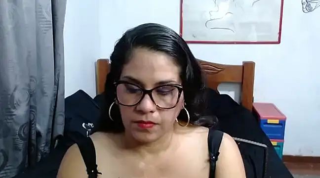 Mistresskloe01 online show from 1, 2, 2025