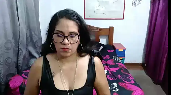 Mistresskloe01 online show from 17, 1, 2025