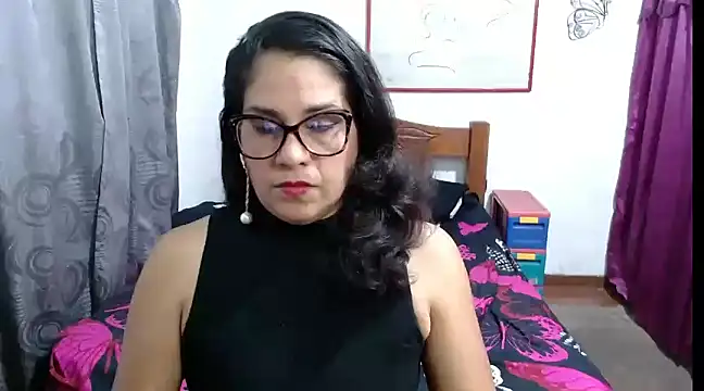 Mistresskloe01 online show from 13, 1, 2025