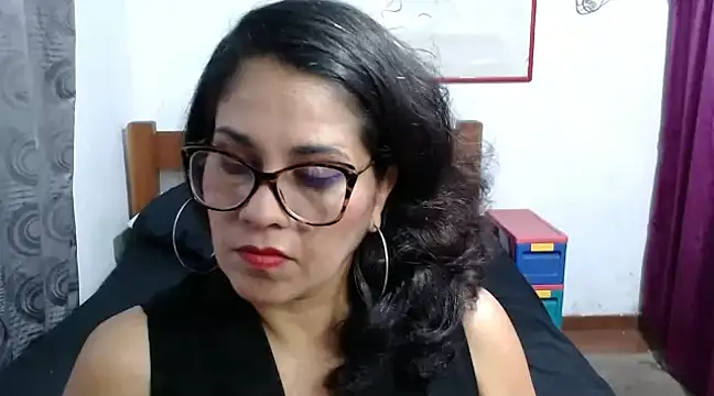 Mistresskloe01 online show from 13, 12, 2024