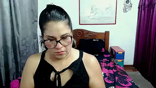 Mistresskloe01 online show from 17, 9, 2025