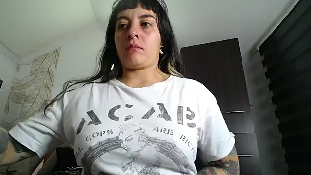 Naughty Kittenm online show from 18, 12, 2025