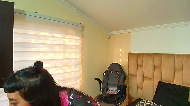 Naughty Kittenm online show from 1, 12, 2025