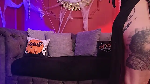 Julieta Russell online show from 31, 10, 2025