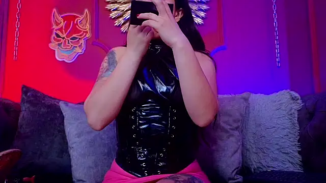 Julieta Russell online show from 10, 10, 2025