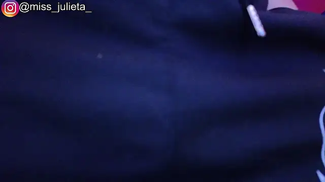Snapshot of Julieta_Russell chatting on 8, 6, 2026 Julieta Russell online show from 8, 6, 2026