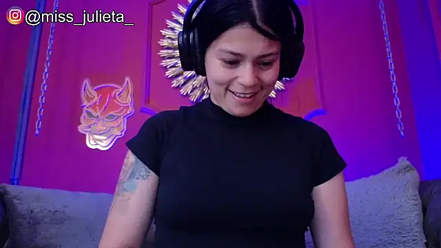 Snapshot of Julieta_Russell chatting on 19, 5, 2026 Julieta Russell online show from 19, 5, 2026
