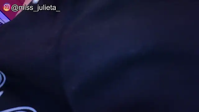 Snapshot of Julieta_Russell chatting on 25, 5, 2026 Julieta Russell online show from 25, 5, 2026