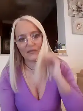 kikkastar online show from 2, 2, 2025
