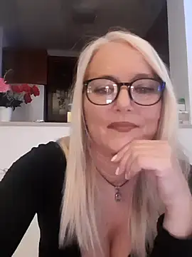 kikkastar online show from 1, 1, 2025