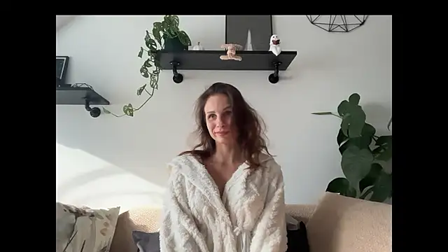 Mary Wet online show from 12, 5, 2026