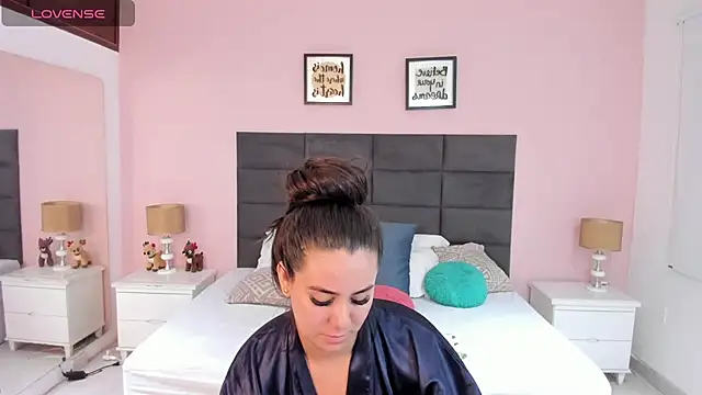 MadisonJenner online show from 29, 11, 2025