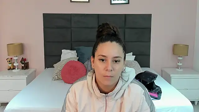 MadisonJenner online show from 20, 12, 2025