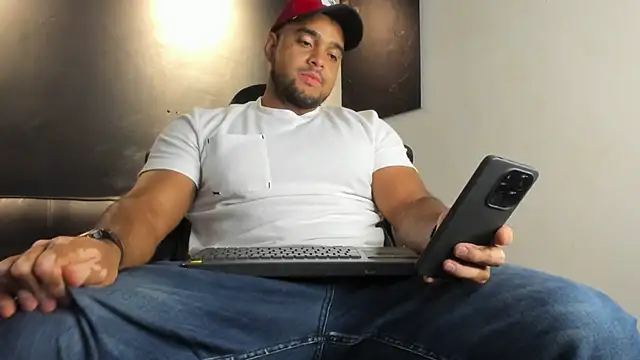 Snapshot of Big_furry_bear13 chatting on 3, 6, 2026 Big furry bear13 online show from 3, 6, 2026