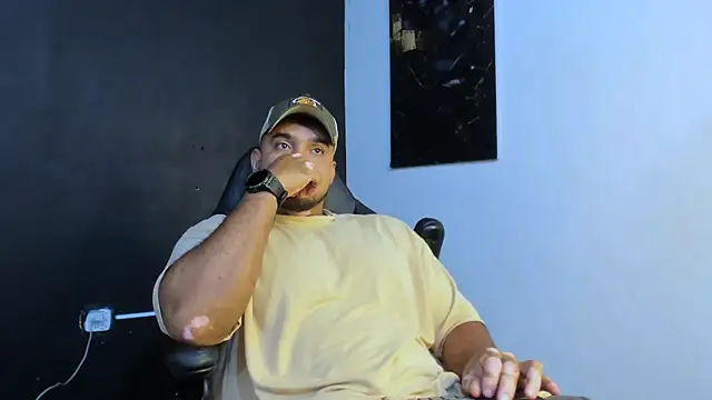 Snapshot of Big_furry_bear13 chatting on 9, 5, 2026 Big furry bear13 online show from 9, 5, 2026