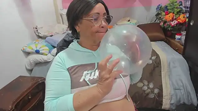 Snapshot of Mrs_mommy_ chatting on 19, 6, 2026 Mrs mommy online show from 19, 6, 2026