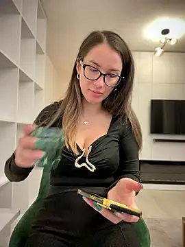 HotXMom online show from 10, 1, 2026