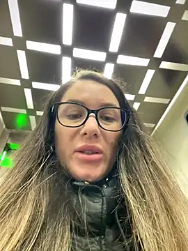 HotXMom online show from 9, 1, 2026