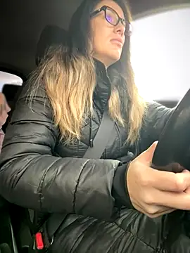 HotXMom online show from 5, 12, 2025