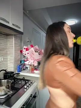 HotXMom online show from 5, 3, 2026